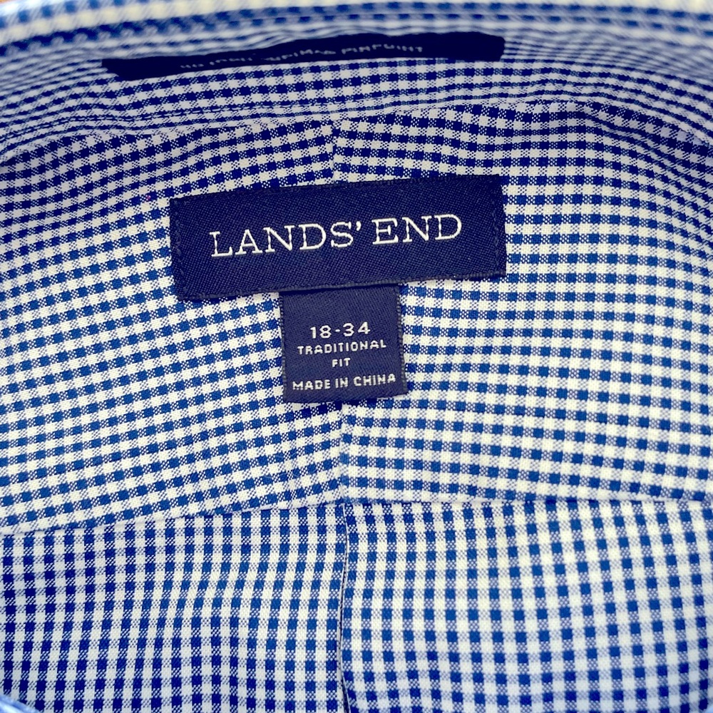 I am selling one Men’s Lands’ End no iron Supima. Color White/Navy plaid.